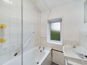 bathroom - click for photo gallery